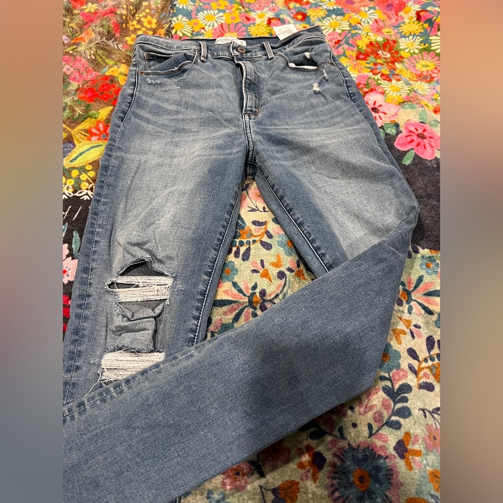 Abercrombie & Fitch Super Skinny High Rise Distressed Jeans - Picture 9 of 15
